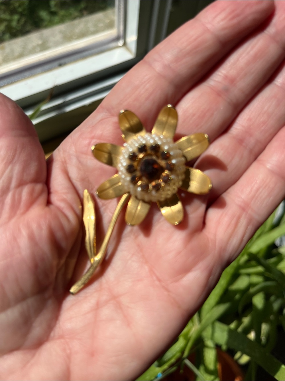 Vtg Daisy Flower Brooch Pin Gold Tone Faux Pearls Amber Rhinestones MCM Fashion